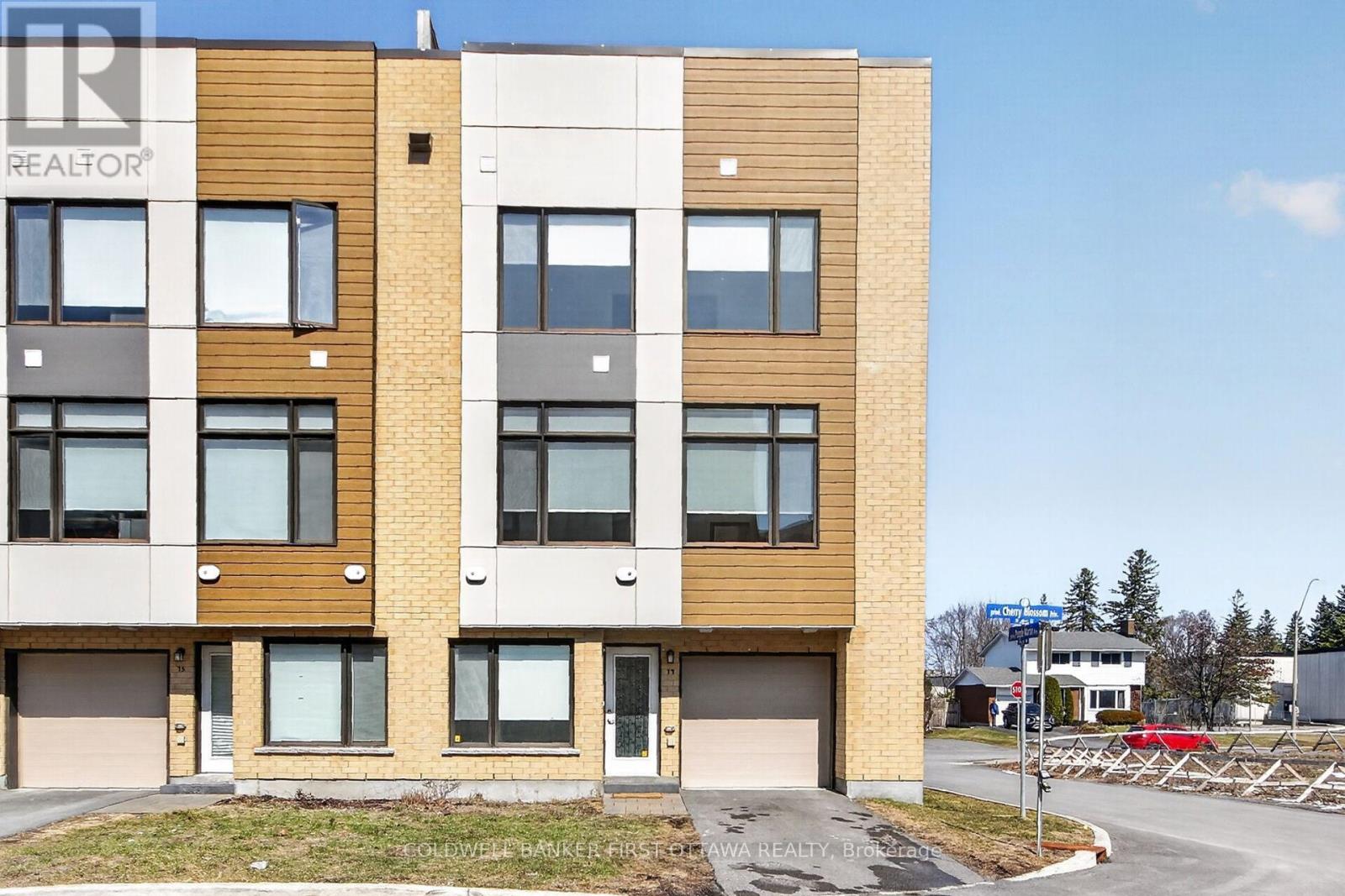 77 Cherry Blossom Private, Ottawa, Ontario  K2H 6Z9 - Photo 2 - X12981676