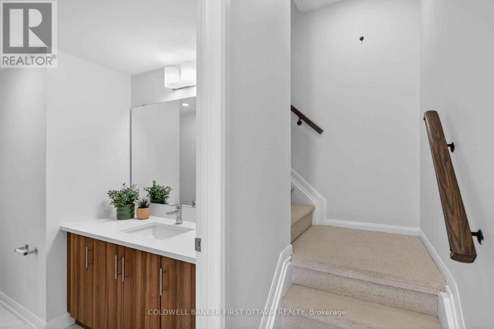 77 Cherry Blossom Private, Ottawa, Ontario  K2H 6Z9 - Photo 4 - X12981676