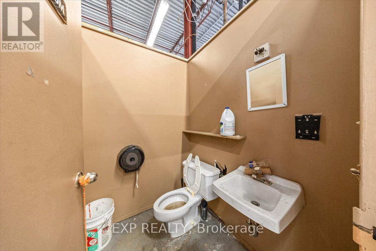 716 Industrial Avenue, Ottawa, Ontario  K1G 0Y9 - Photo 12 - X12981694