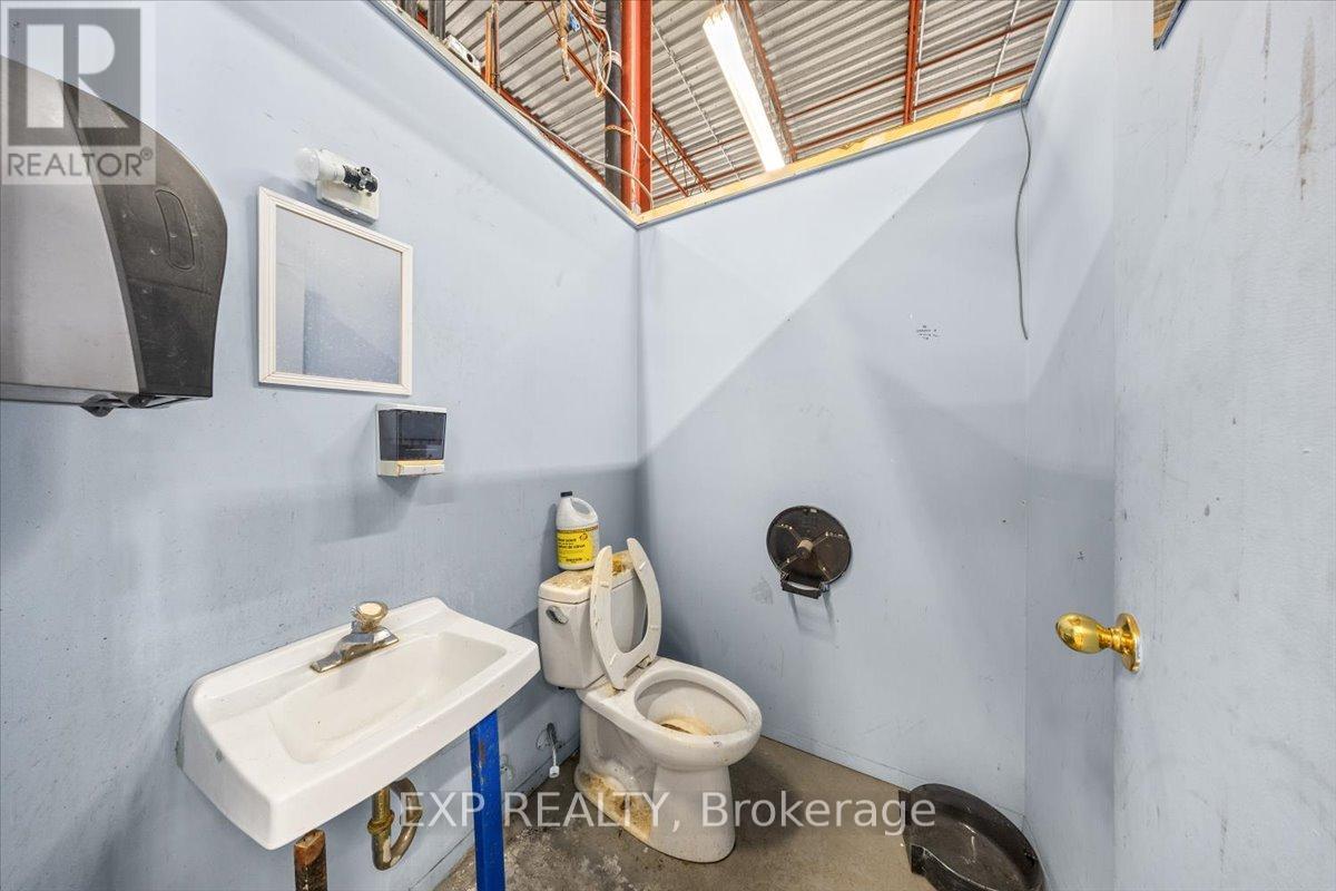 716 Industrial Avenue, Ottawa, Ontario  K1G 0Y9 - Photo 13 - X12981694