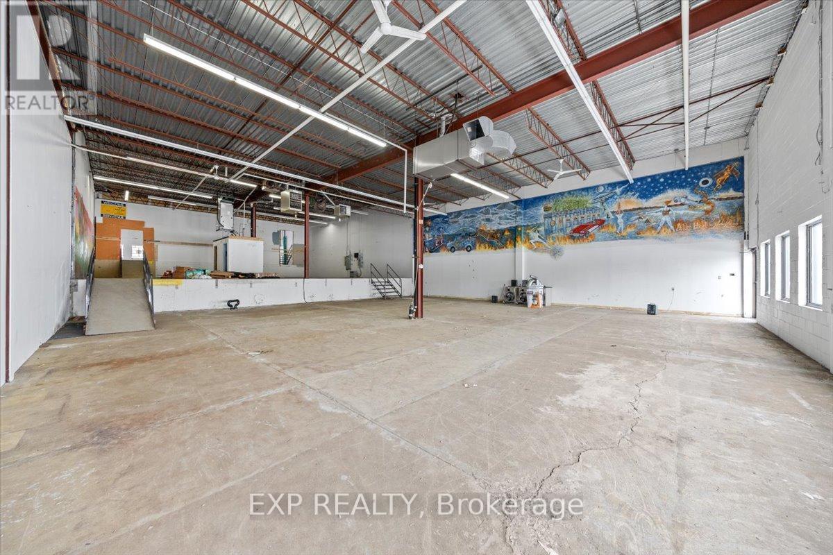 716 Industrial Avenue, Ottawa, Ontario  K1G 0Y9 - Photo 4 - X12981694