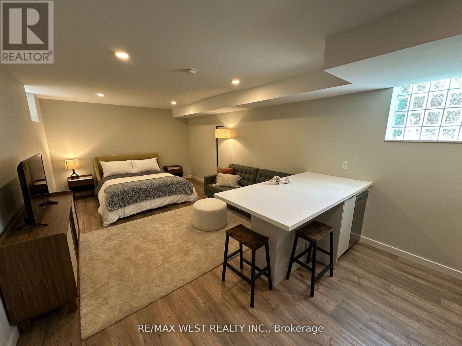 LOWER - 176 SAMMON AVENUE, Toronto, Ontario