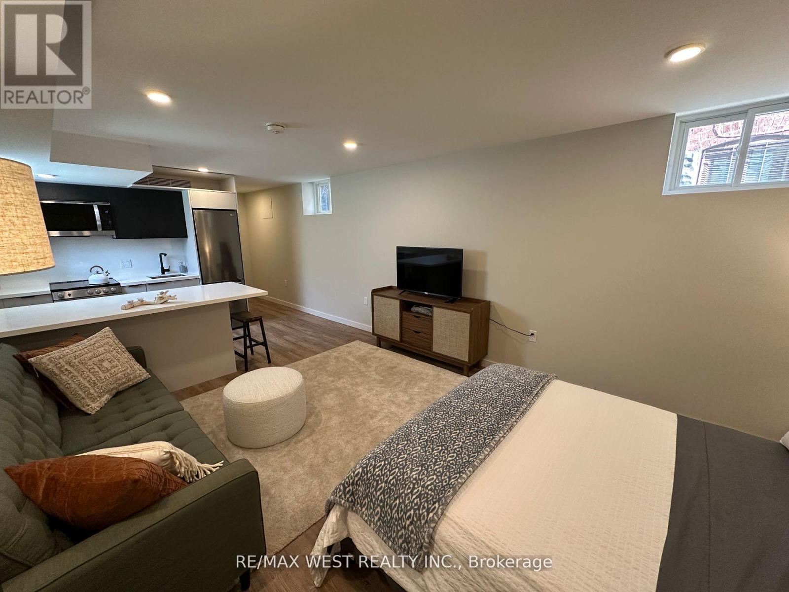 Lower - 176 Sammon Avenue, Toronto, Ontario  M4J 1Z2 - Photo 4 - E12981332