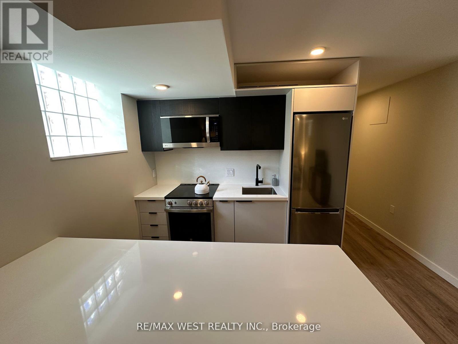 Lower - 176 Sammon Avenue, Toronto, Ontario  M4J 1Z2 - Photo 8 - E12981332