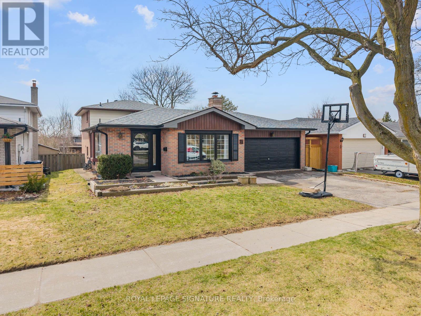 27 MCCULLEY STREET, Toronto, Ontario