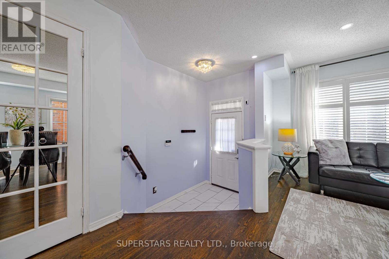 10 Colleridge Street, Ajax, Ontario  L1Z 2C1 - Photo 3 - E12981378