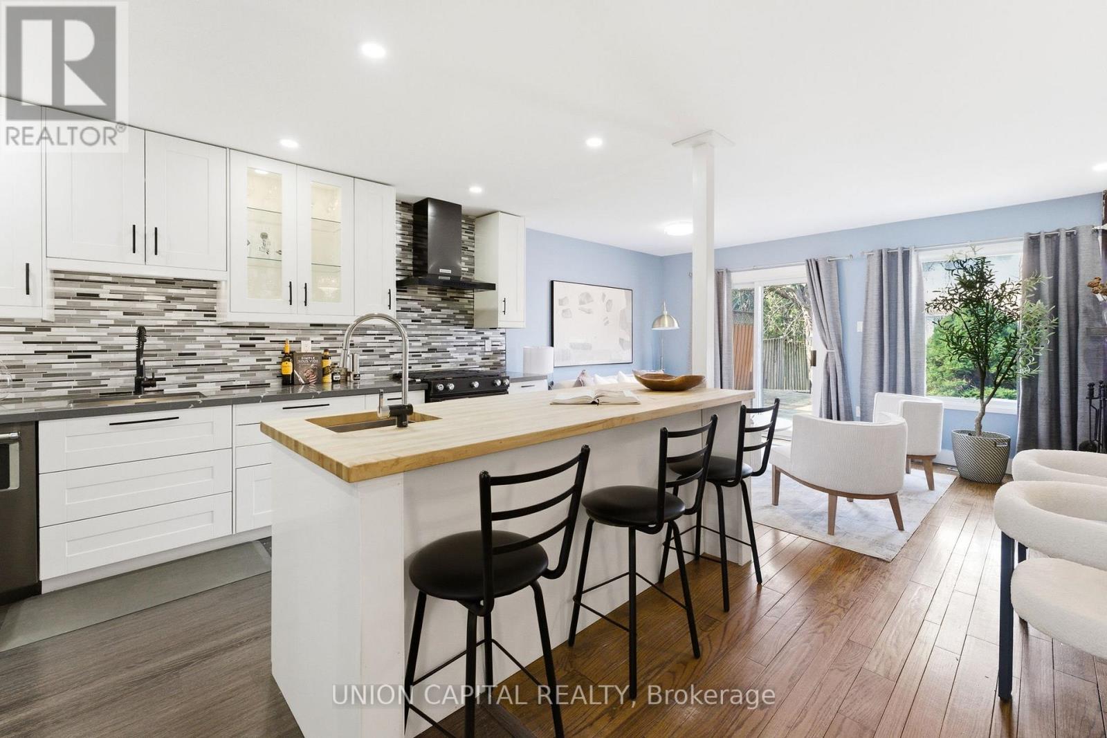 1934 Memory Lane, Pickering, Ontario  L1V 2V1 - Photo 4 - E12981392