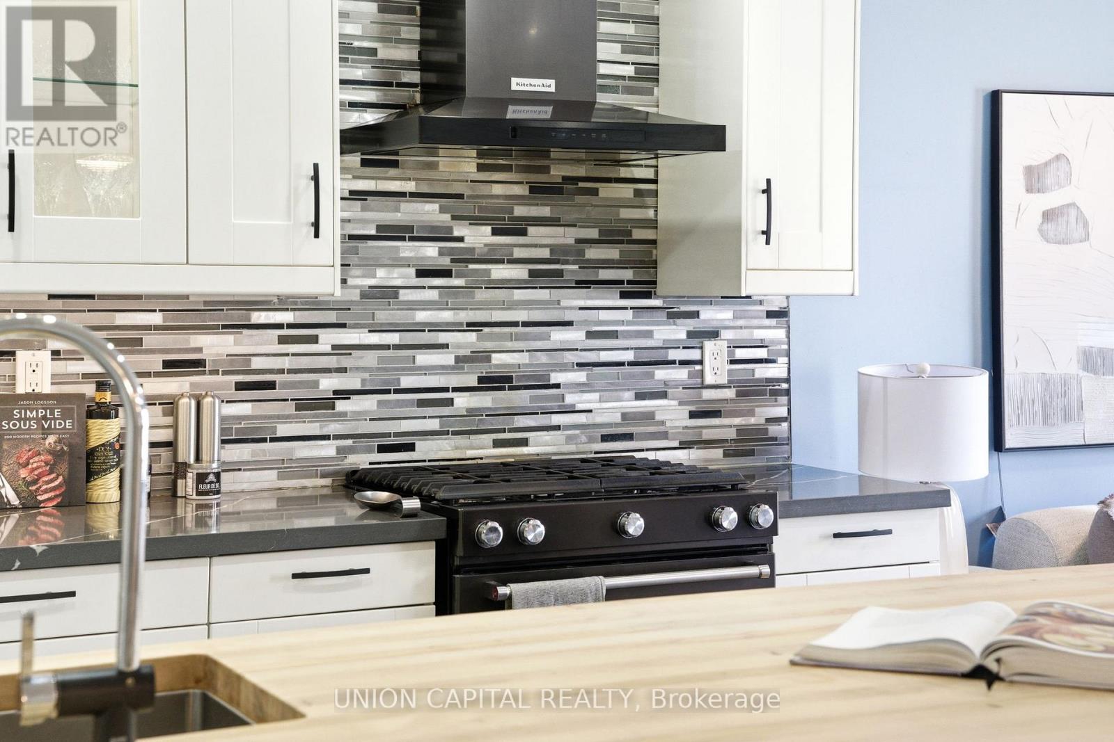 1934 Memory Lane, Pickering, Ontario  L1V 2V1 - Photo 6 - E12981392