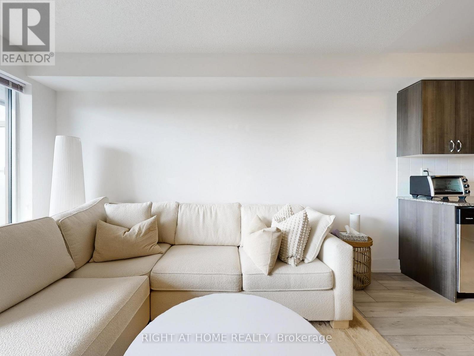 405 - 1215 Bayly Street, Pickering (Bay Ridges), Ontario  L1W 1L7 - Photo 14 - E12981450