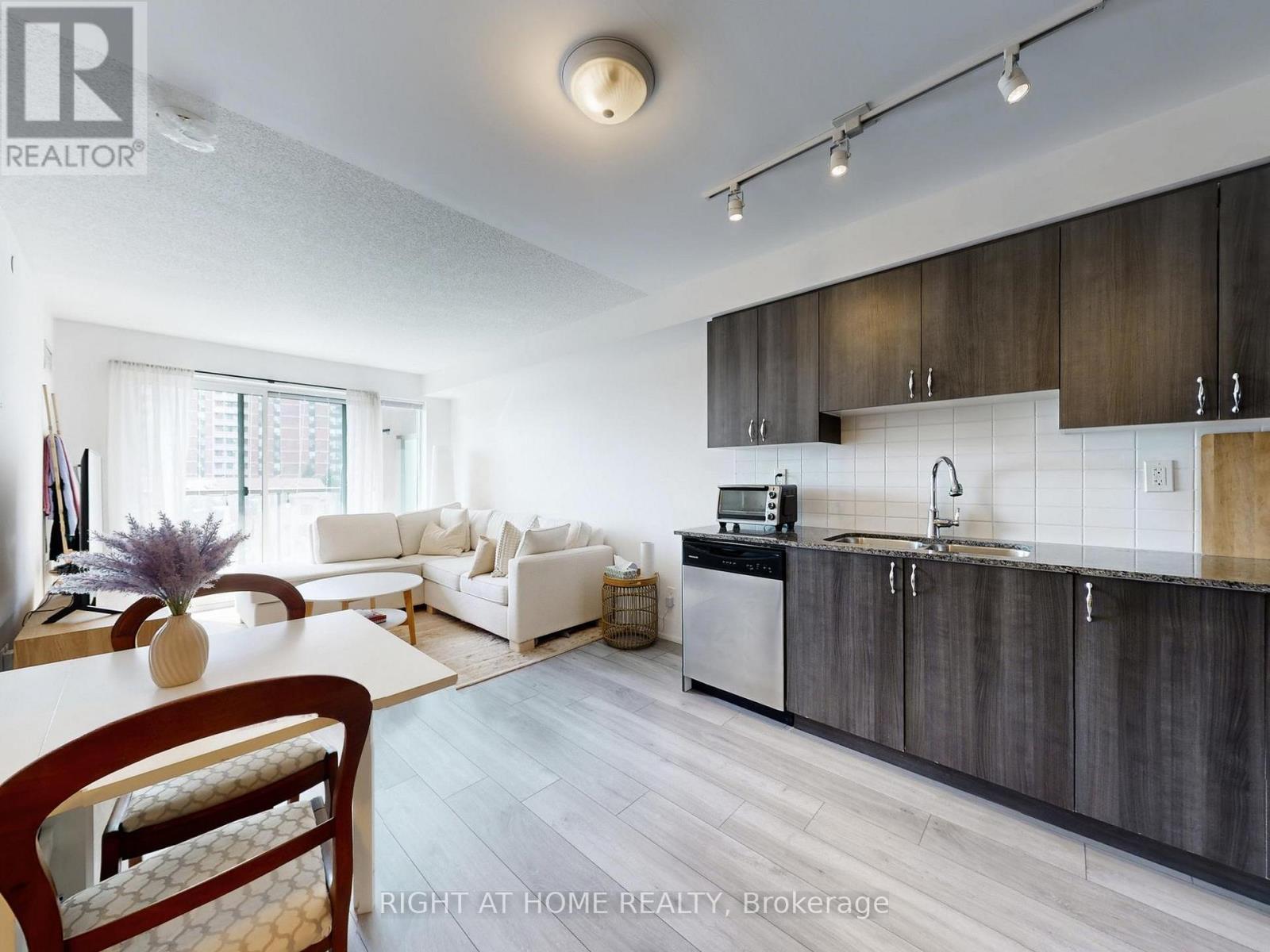 405 - 1215 Bayly Street, Pickering (Bay Ridges), Ontario  L1W 1L7 - Photo 16 - E12981450