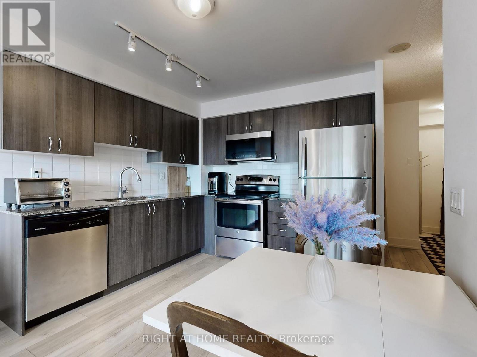 405 - 1215 Bayly Street, Pickering (Bay Ridges), Ontario  L1W 1L7 - Photo 19 - E12981450