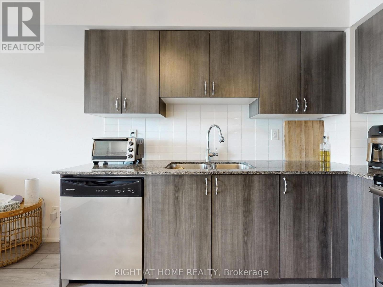 405 - 1215 Bayly Street, Pickering (Bay Ridges), Ontario  L1W 1L7 - Photo 22 - E12981450