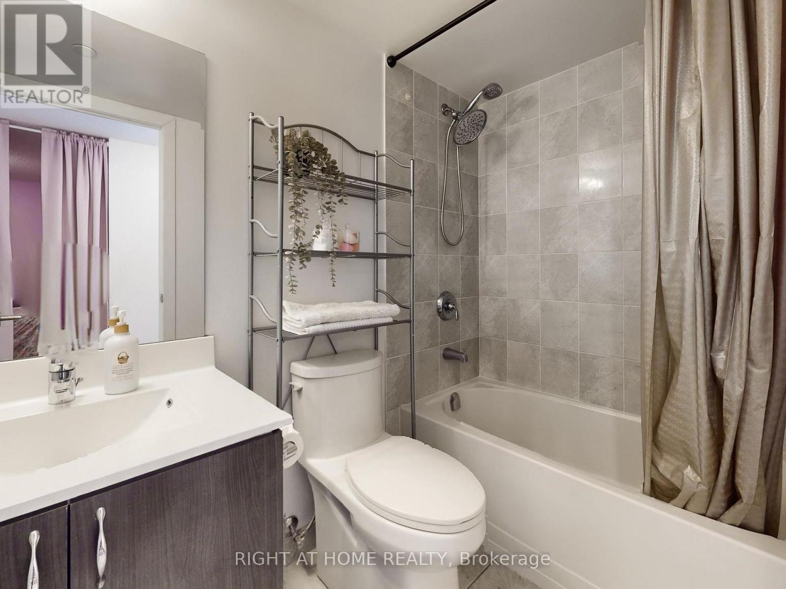 405 - 1215 Bayly Street, Pickering (Bay Ridges), Ontario  L1W 1L7 - Photo 30 - E12981450