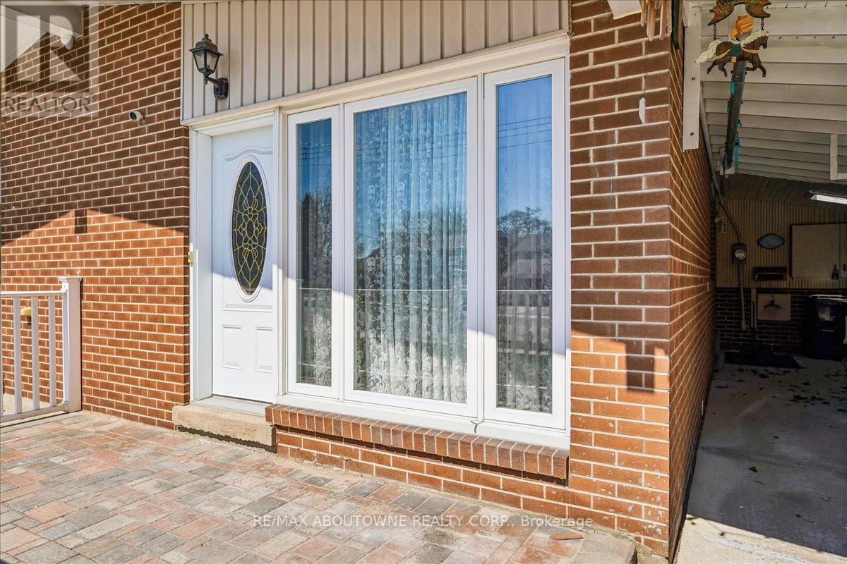 72 Dogwood Crescent, Toronto, Ontario  M1P 3N6 - Photo 2 - E12981680