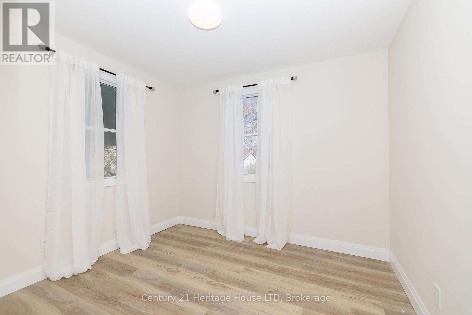 197 Murray Street, Fort Erie, Ontario  L2A 2B7 - Photo 10 - X12981312