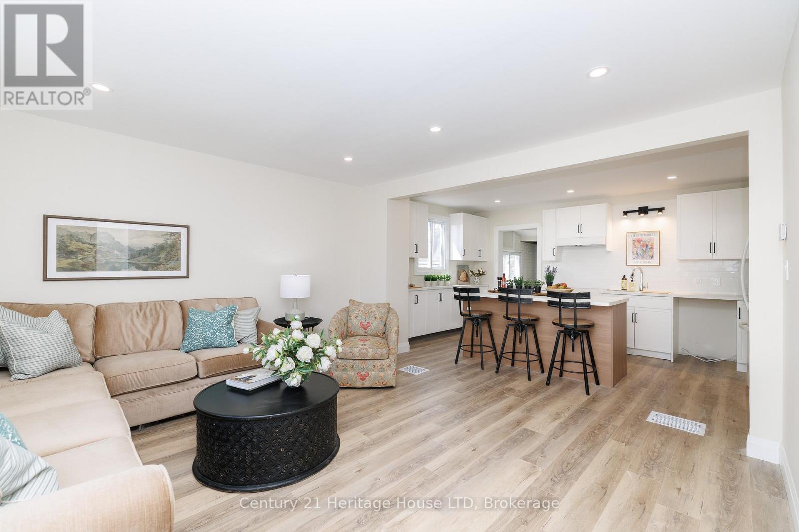 197 Murray Street, Fort Erie, Ontario  L2A 2B7 - Photo 3 - X12981312