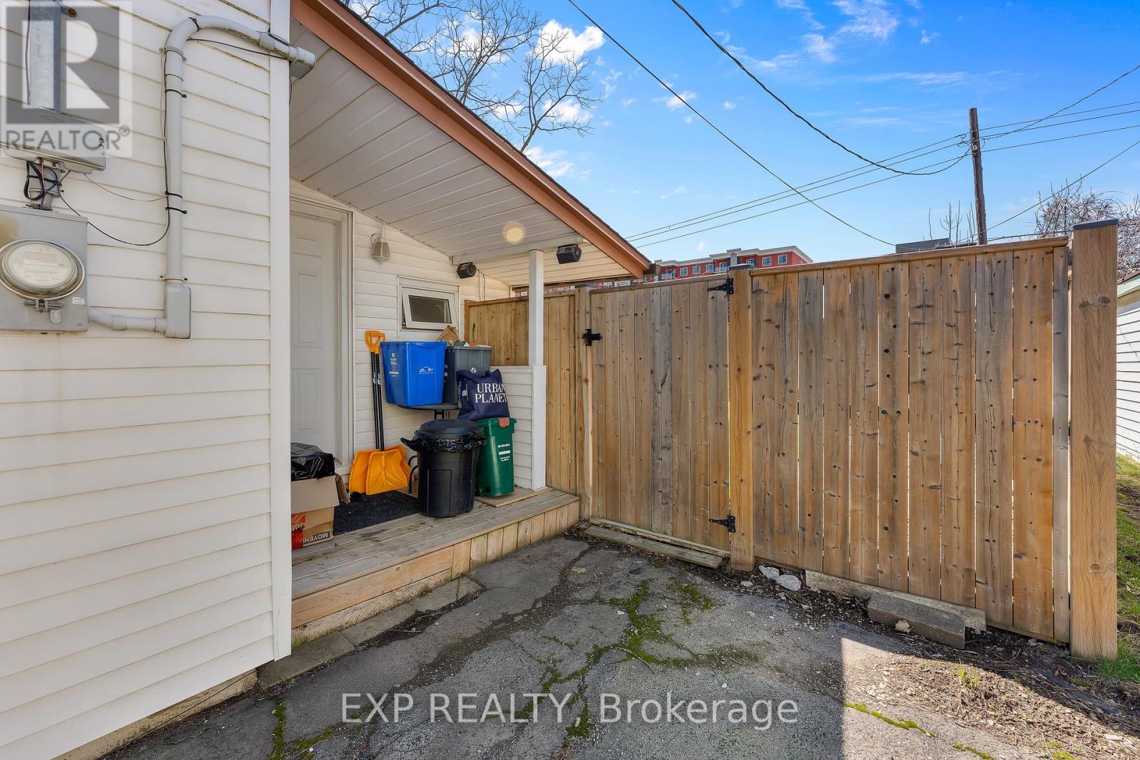 271 Crowland Avenue, Welland, Ontario  L3B 1X5 - Photo 22 - X12981508