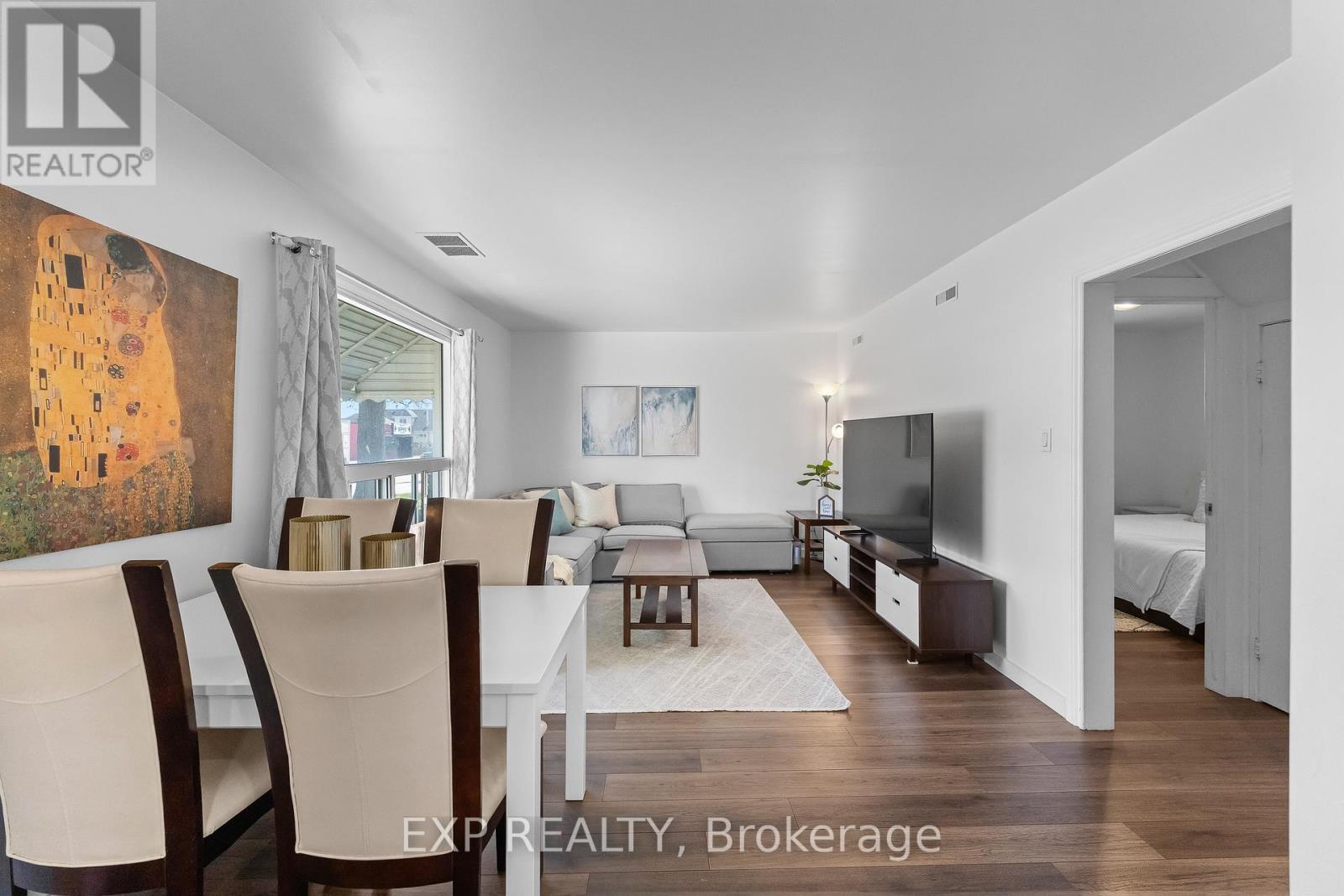 271 Crowland Avenue, Welland, Ontario  L3B 1X5 - Photo 3 - X12981508