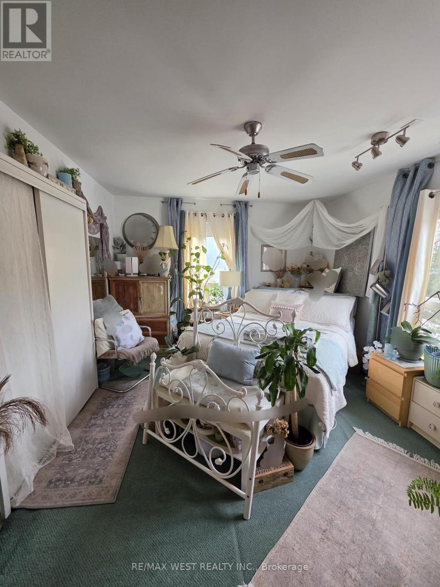 409 Woodbine Avenue, Toronto, Ontario  M4L 3P7 - Photo 12 - E12977514