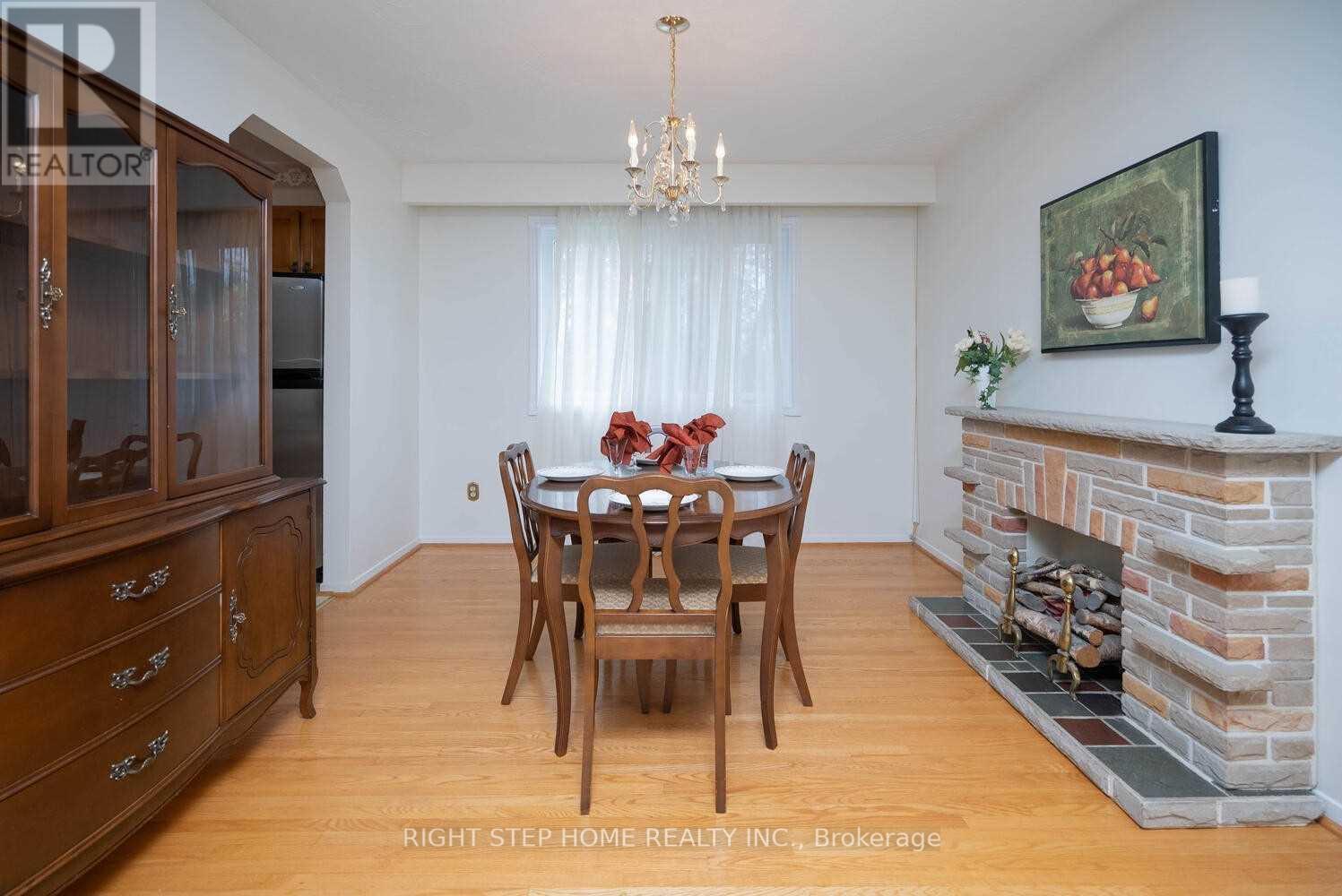 35 Dolly Varden Boulevard, Toronto, Ontario  M1H 2K2 - Photo 5 - E12978750