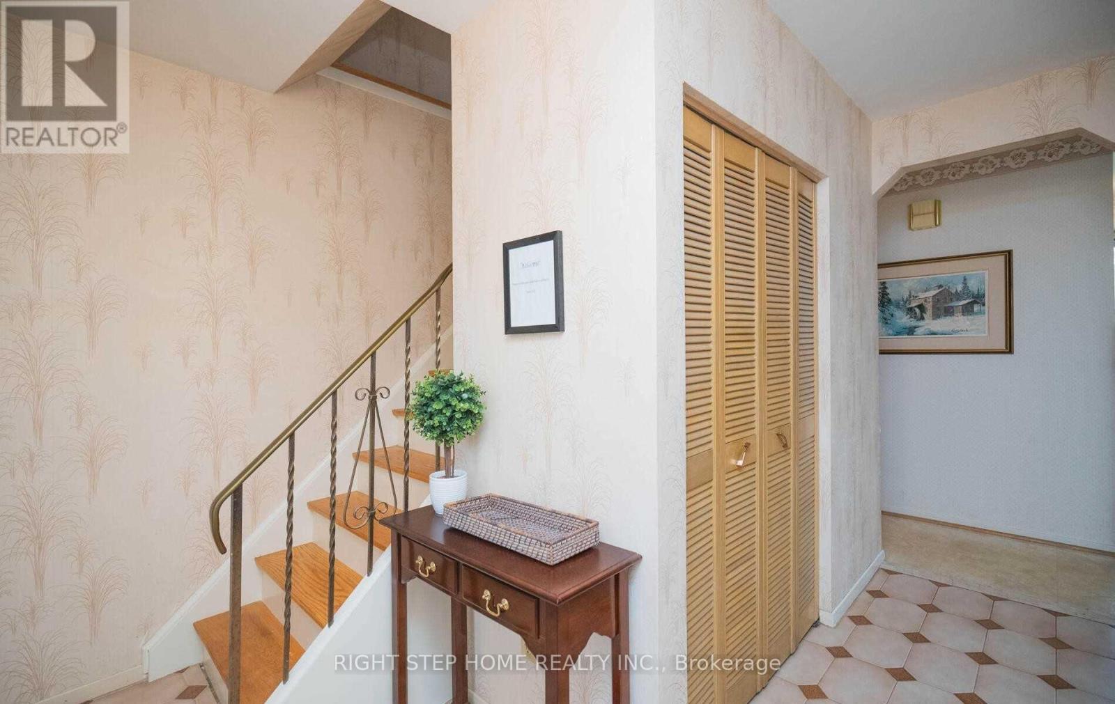 35 Dolly Varden Boulevard, Toronto, Ontario  M1H 2K2 - Photo 8 - E12978750