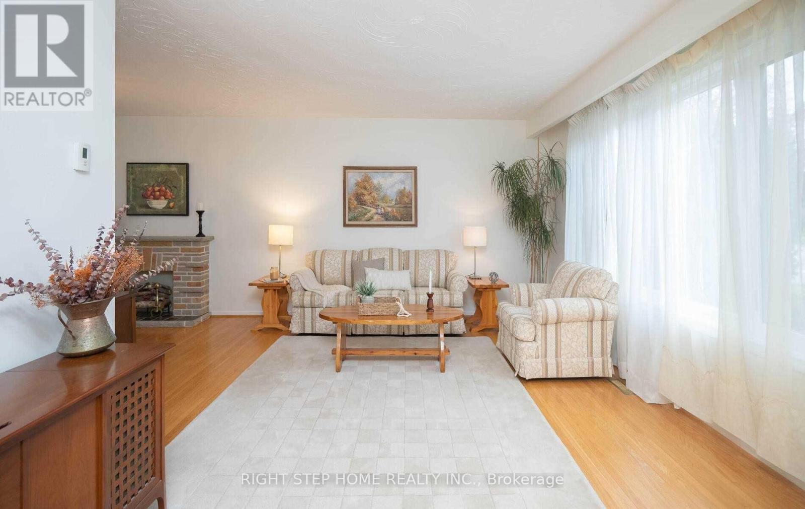 35 Dolly Varden Boulevard, Toronto, Ontario  M1H 2K2 - Photo 4 - E12978750