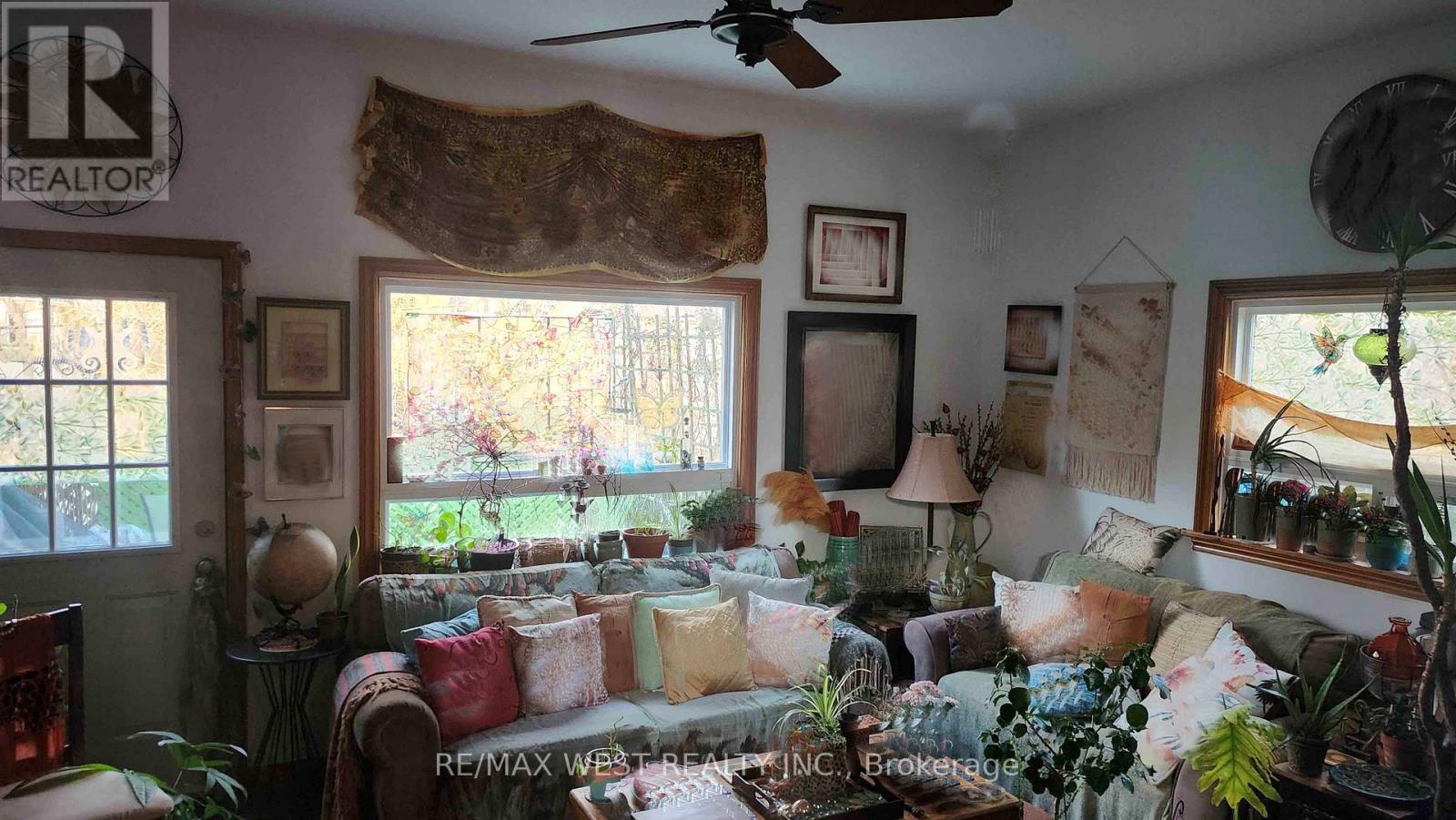 409 Woodbine Avenue, Toronto, Ontario  M4L 3P7 - Photo 4 - E12977514