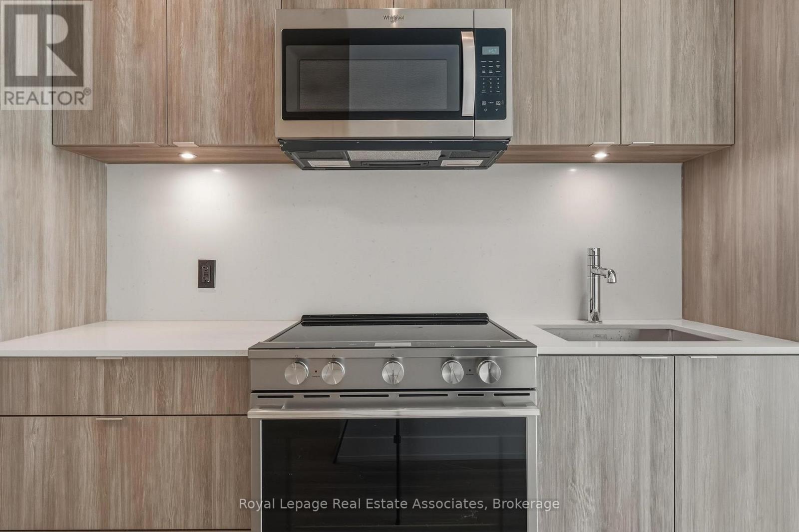 512 - 25 Cordova Avenue, Toronto, Ontario  M9A 0E5 - Photo 3 - W12977490