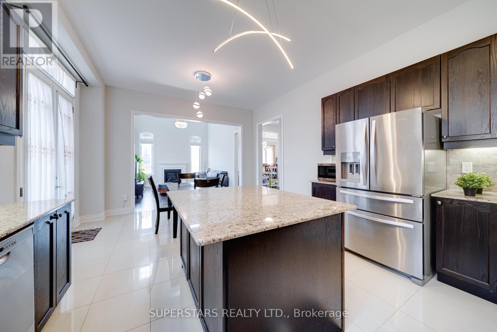 1070 Wilbur Pipher Circle, Newmarket, Ontario  L3X 3H7 - Photo 11 - N12981476