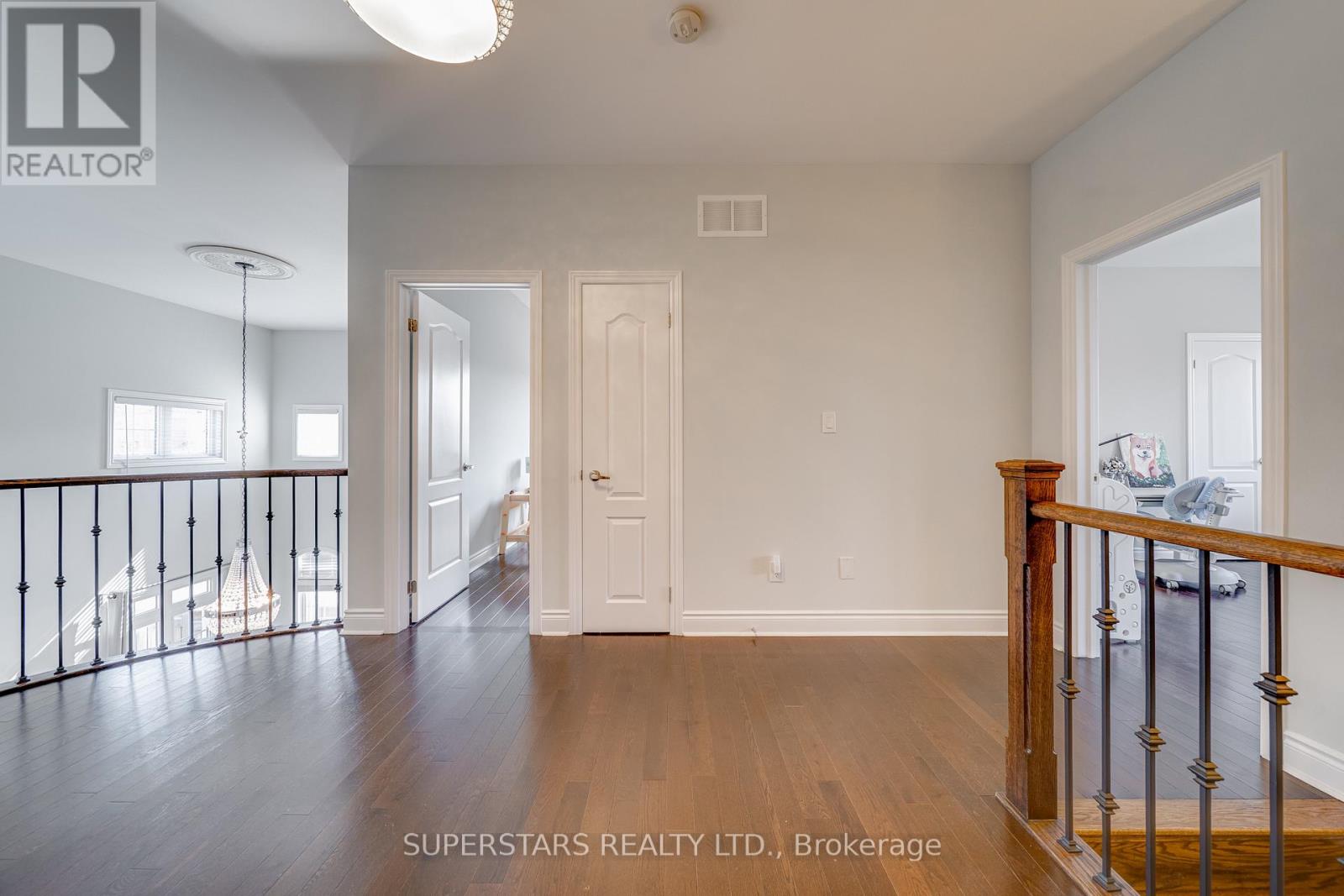 1070 Wilbur Pipher Circle, Newmarket, Ontario  L3X 3H7 - Photo 19 - N12981476