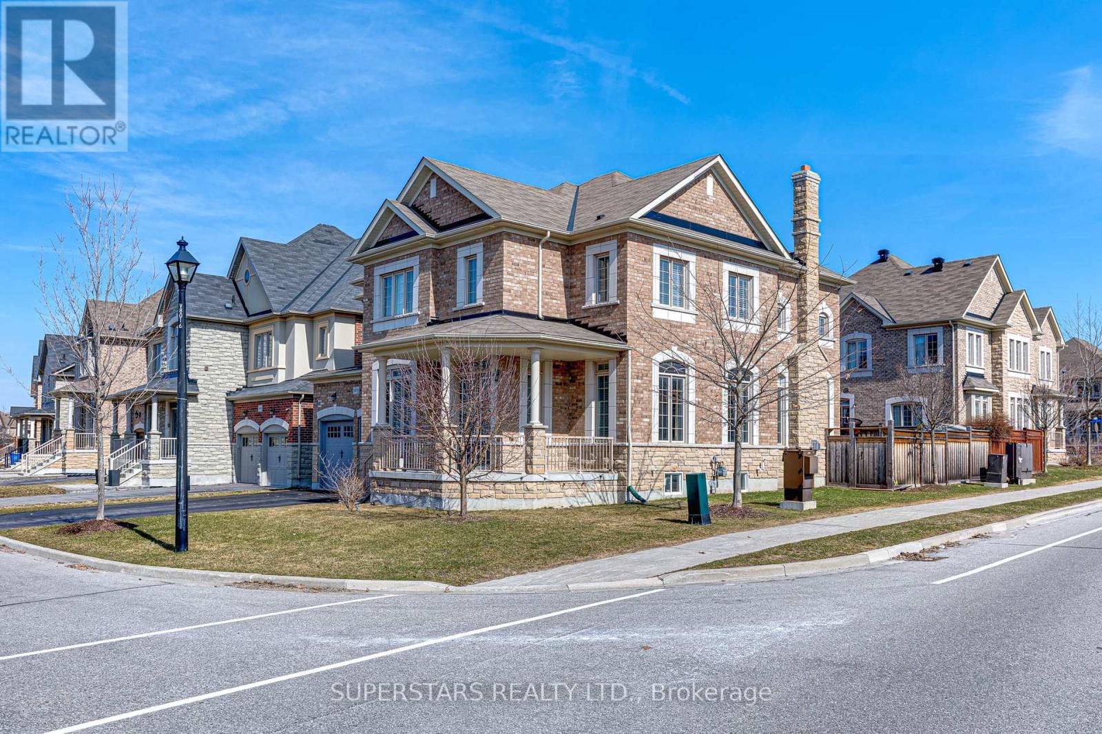 1070 Wilbur Pipher Circle, Newmarket, Ontario  L3X 3H7 - Photo 2 - N12981476