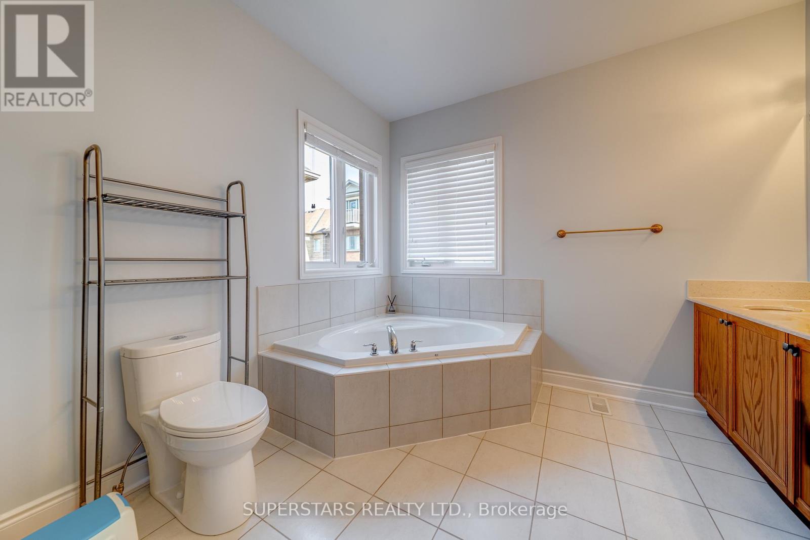 1070 Wilbur Pipher Circle, Newmarket, Ontario  L3X 3H7 - Photo 22 - N12981476