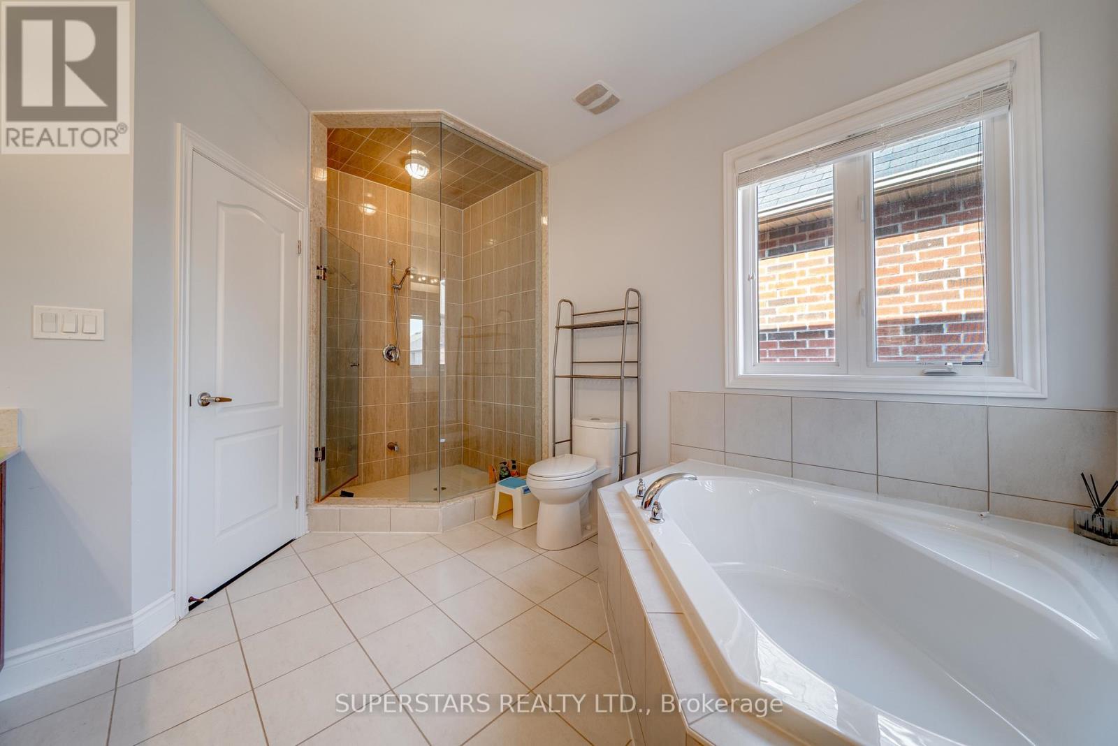 1070 Wilbur Pipher Circle, Newmarket, Ontario  L3X 3H7 - Photo 23 - N12981476