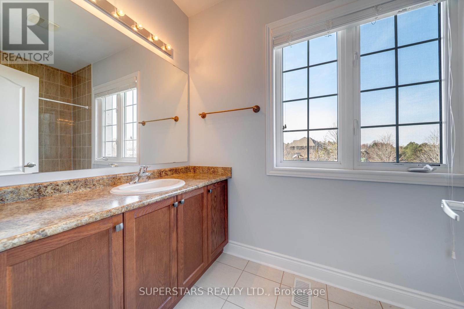 1070 Wilbur Pipher Circle, Newmarket, Ontario  L3X 3H7 - Photo 30 - N12981476