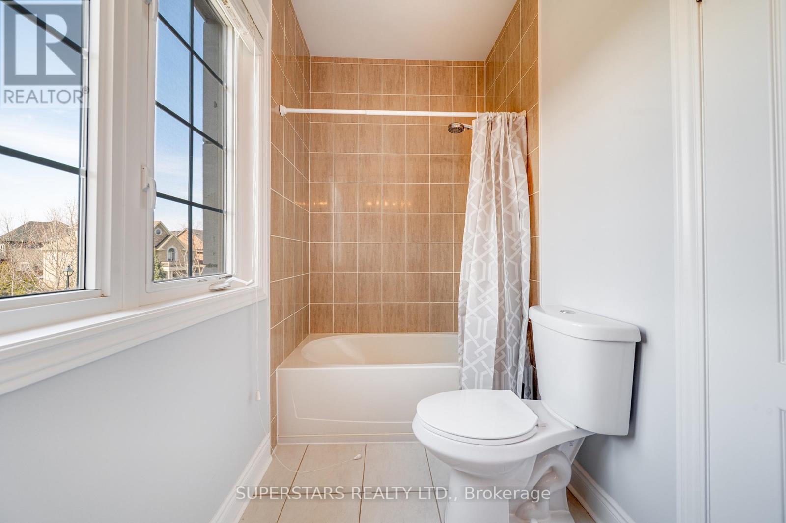 1070 Wilbur Pipher Circle, Newmarket, Ontario  L3X 3H7 - Photo 31 - N12981476