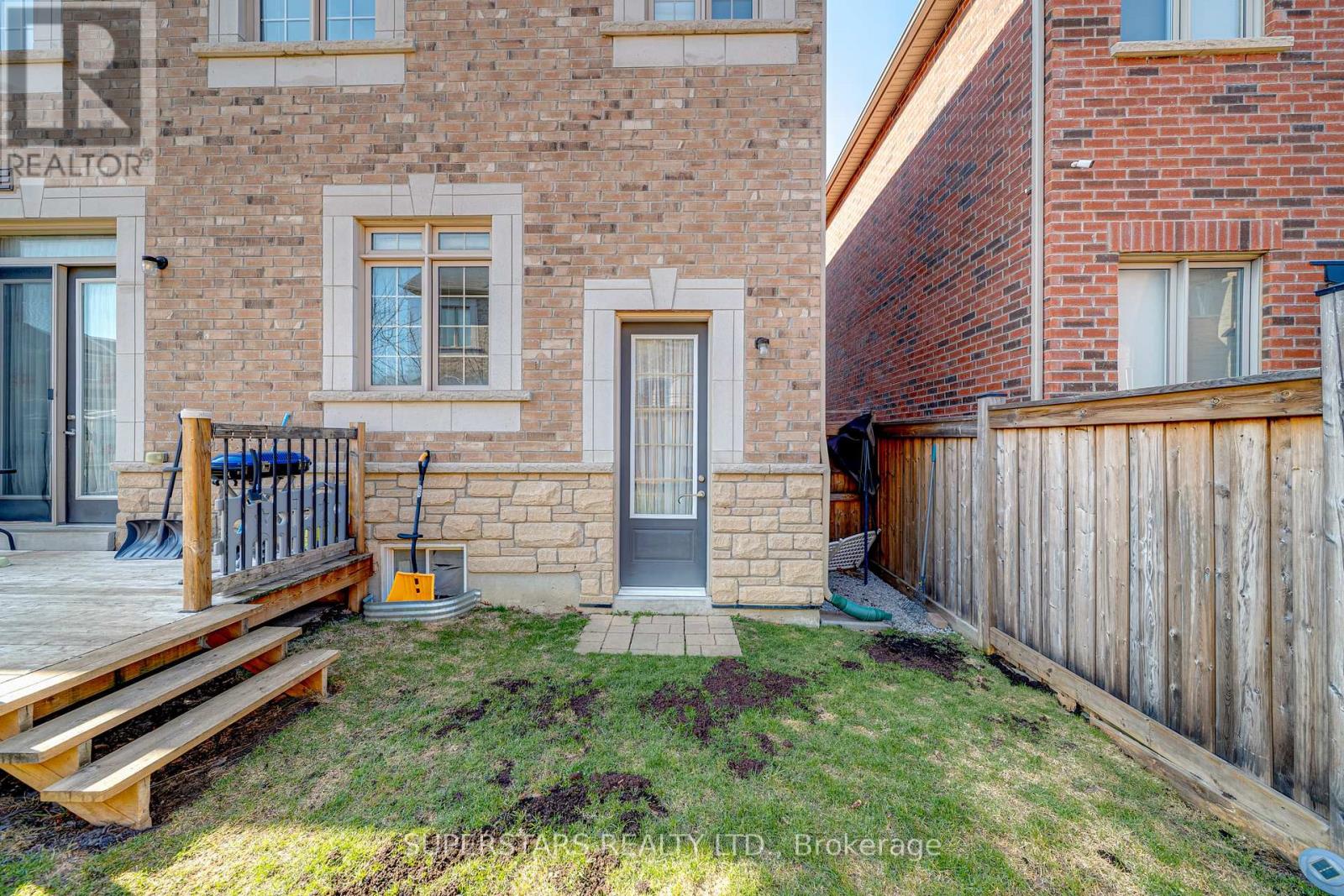 1070 Wilbur Pipher Circle, Newmarket, Ontario  L3X 3H7 - Photo 34 - N12981476