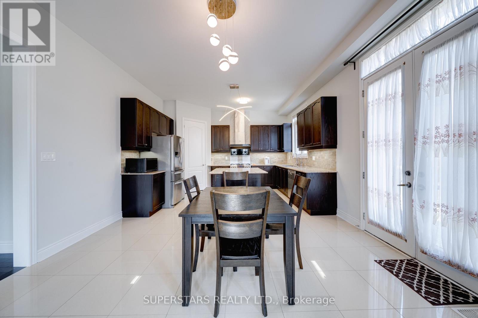 1070 Wilbur Pipher Circle, Newmarket, Ontario  L3X 3H7 - Photo 7 - N12981476