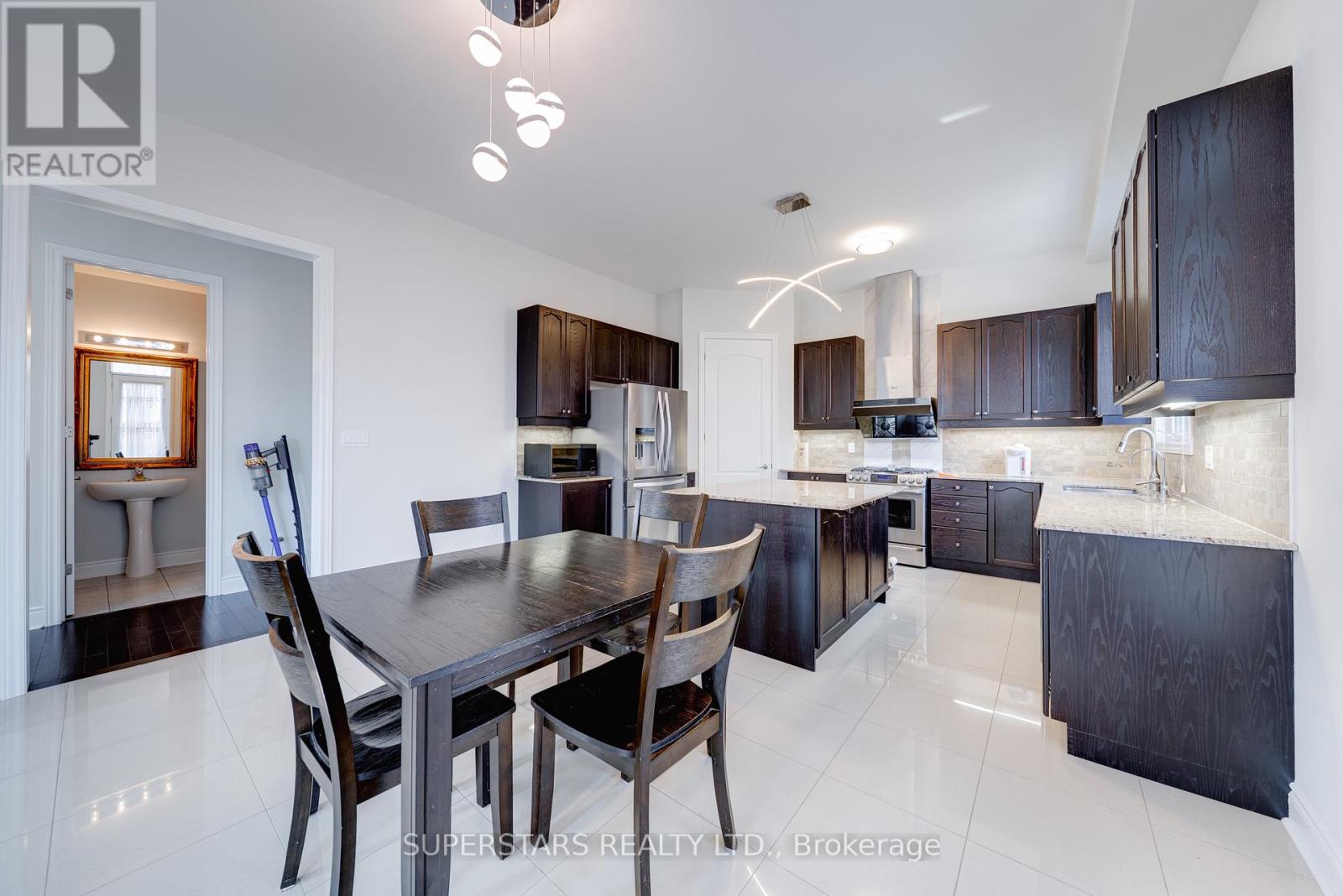 1070 Wilbur Pipher Circle, Newmarket, Ontario  L3X 3H7 - Photo 8 - N12981476