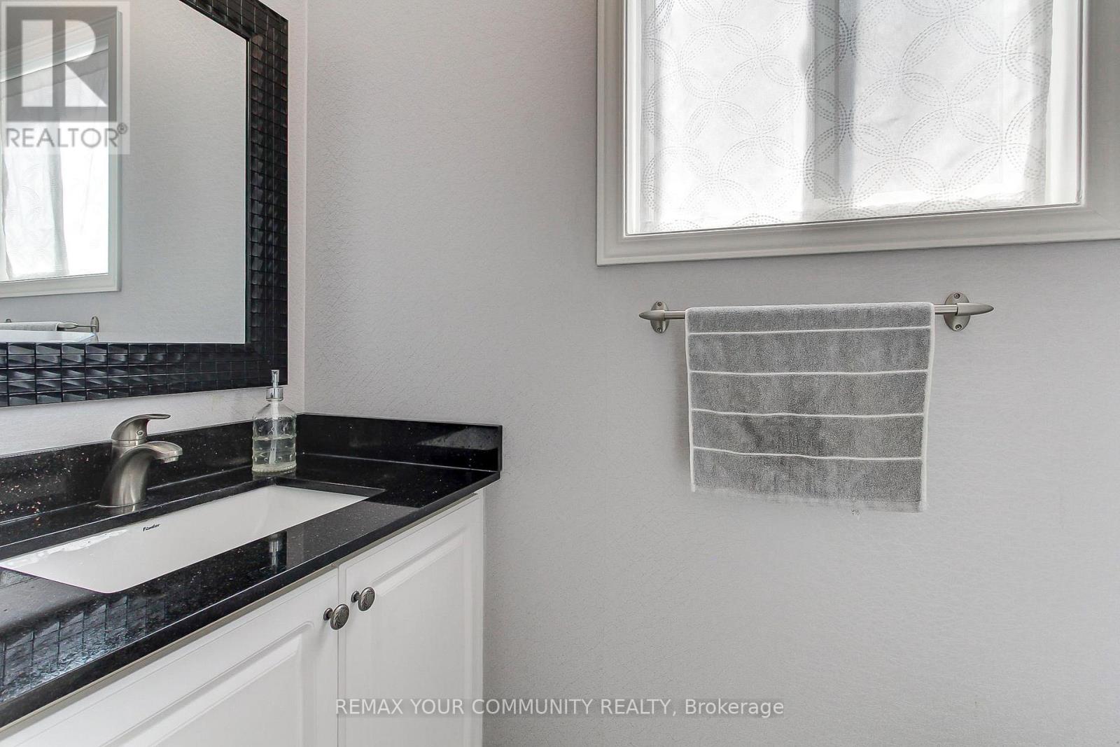 45 Harmony Road, Vaughan, Ontario  L4K 5G5 - Photo 10 - N12981480