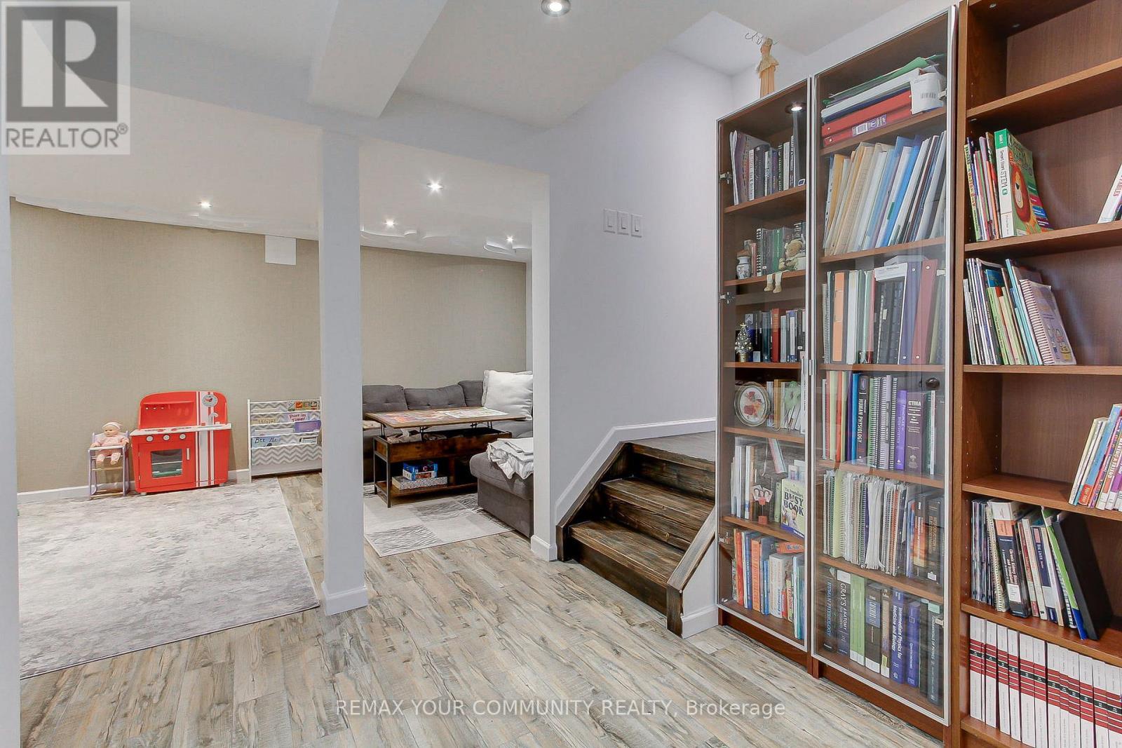 45 Harmony Road, Vaughan, Ontario  L4K 5G5 - Photo 18 - N12981480