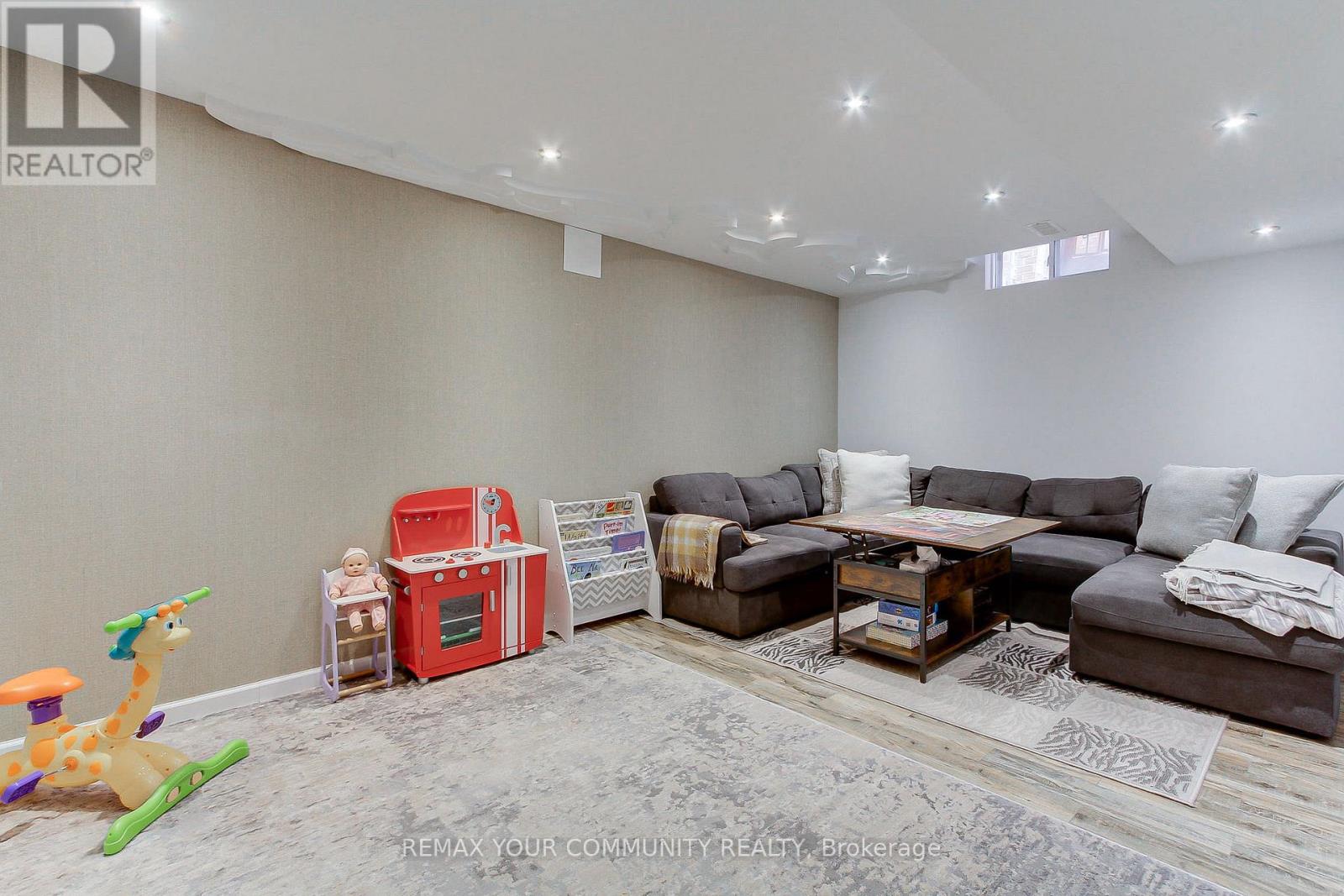 45 Harmony Road, Vaughan, Ontario  L4K 5G5 - Photo 19 - N12981480