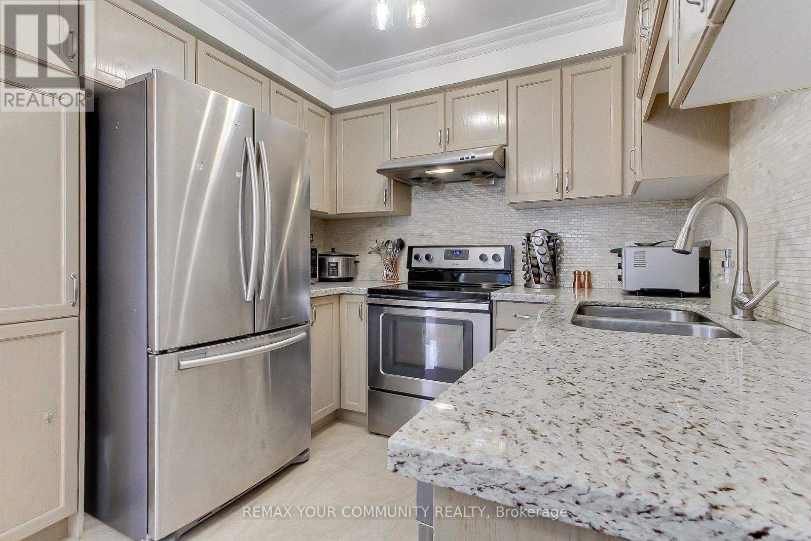 45 Harmony Road, Vaughan, Ontario  L4K 5G5 - Photo 5 - N12981480