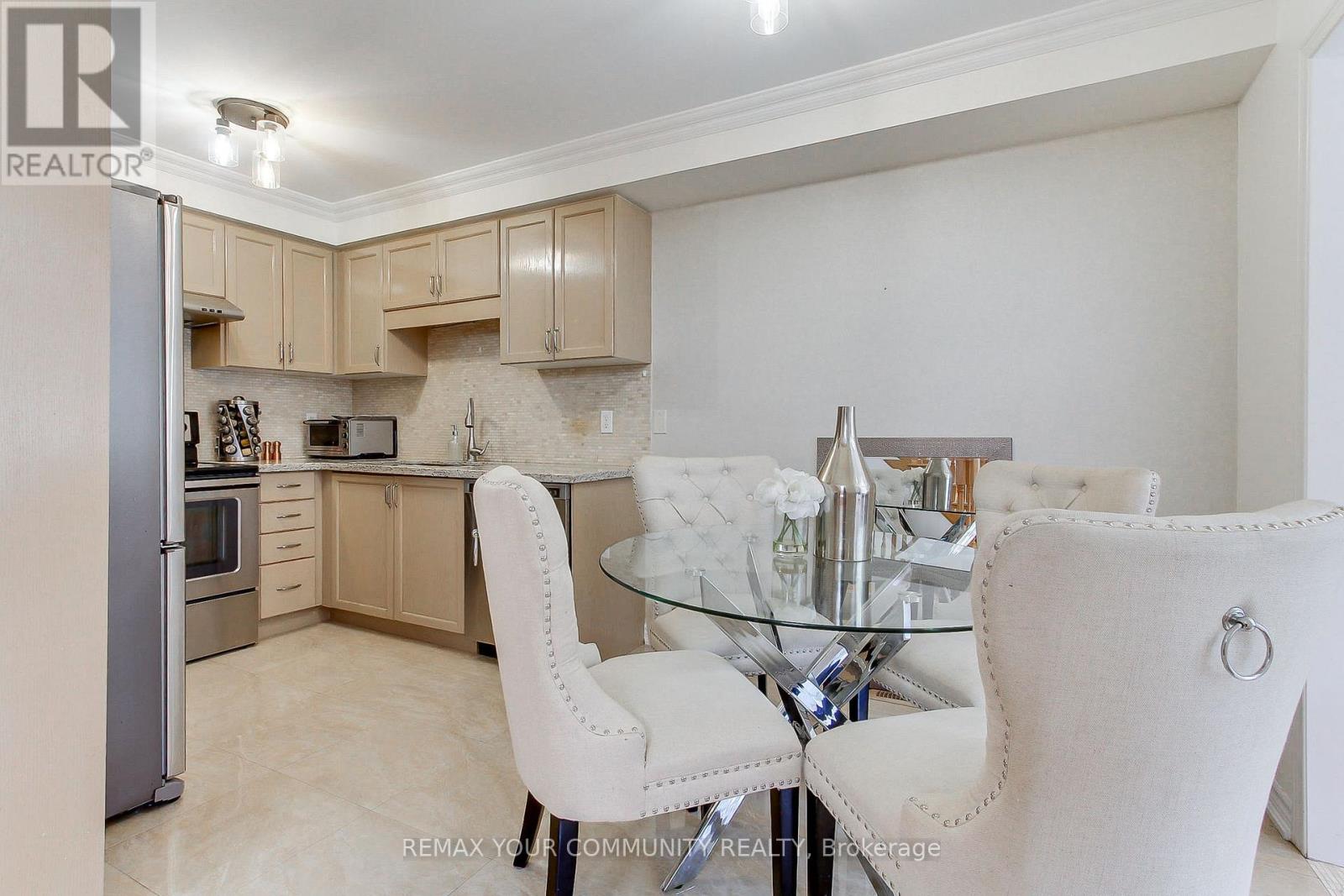 45 Harmony Road, Vaughan, Ontario  L4K 5G5 - Photo 7 - N12981480