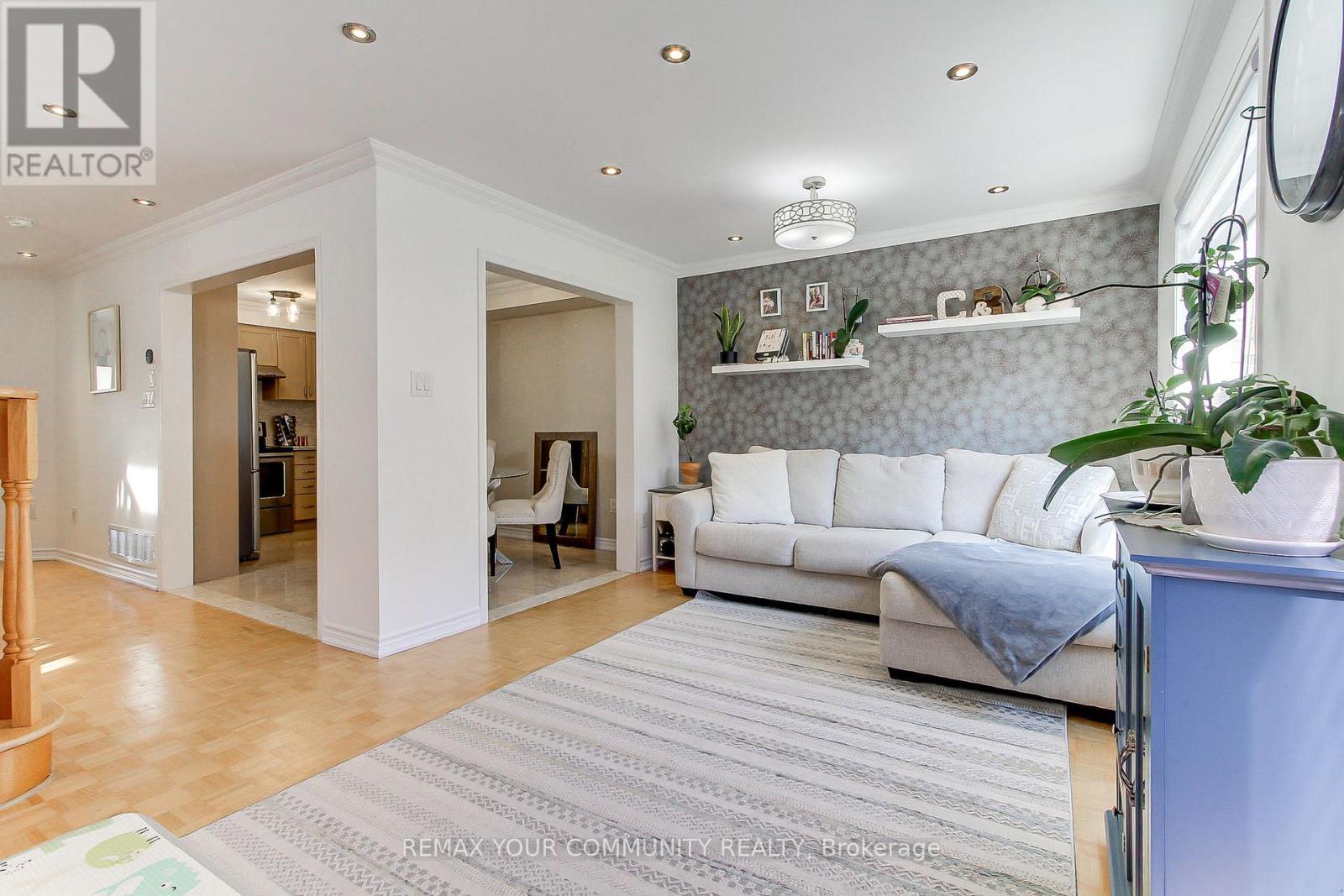 45 Harmony Road, Vaughan, Ontario  L4K 5G5 - Photo 9 - N12981480