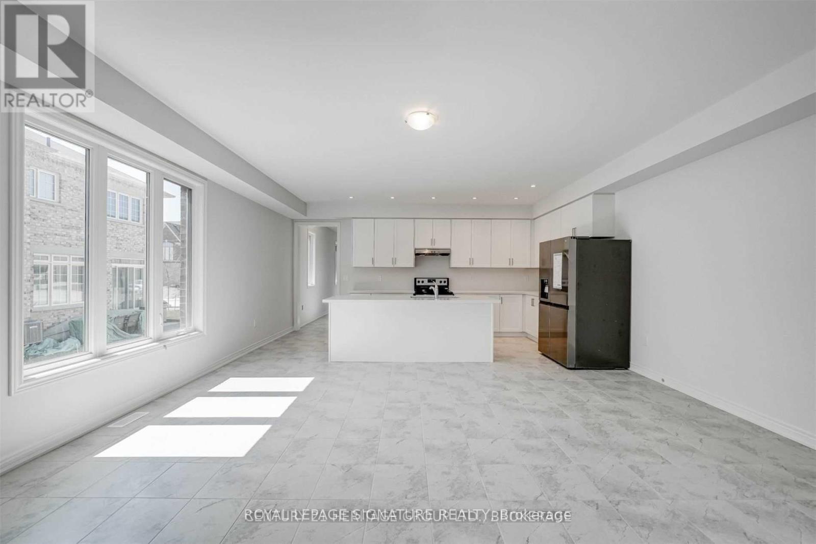 5 Frederick Taylor Way, East Gwillimbury (Mt Albert), Ontario  L0G 1M0 - Photo 10 - N12981482