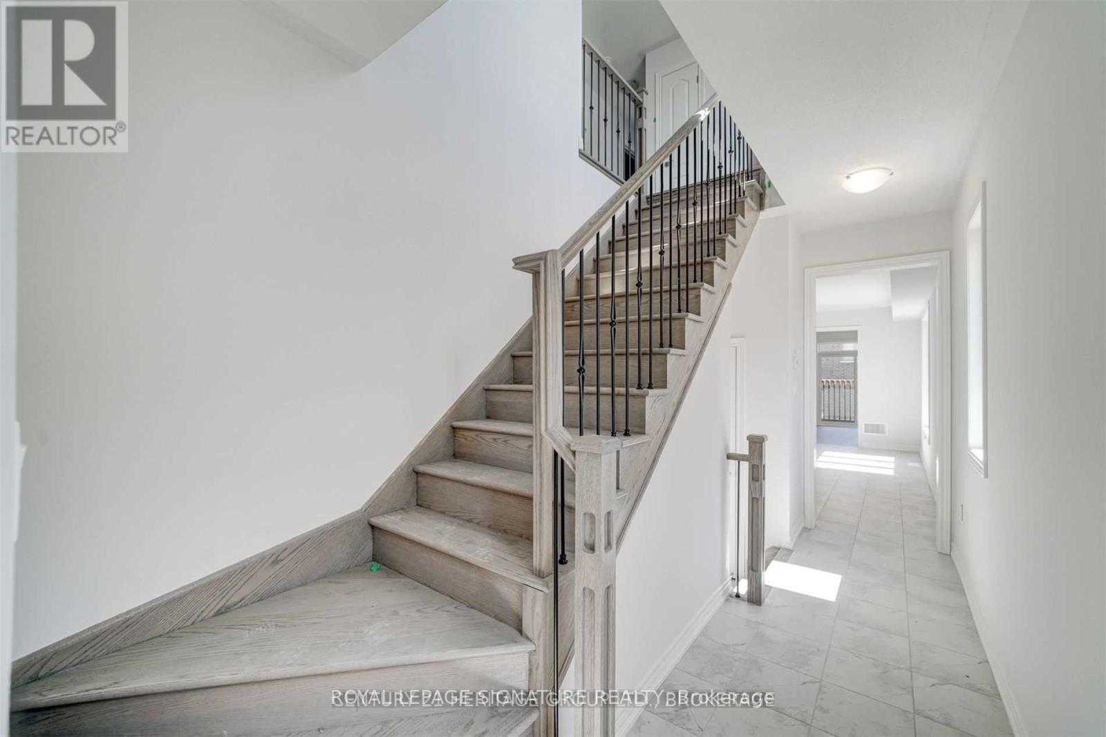 5 Frederick Taylor Way, East Gwillimbury (Mt Albert), Ontario  L0G 1M0 - Photo 6 - N12981482