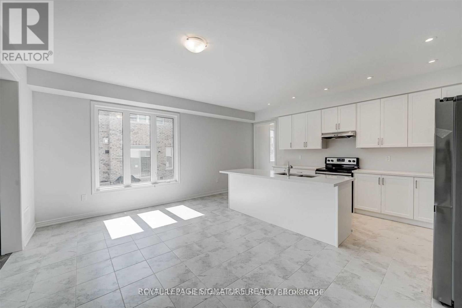 5 Frederick Taylor Way, East Gwillimbury (Mt Albert), Ontario  L0G 1M0 - Photo 8 - N12981482