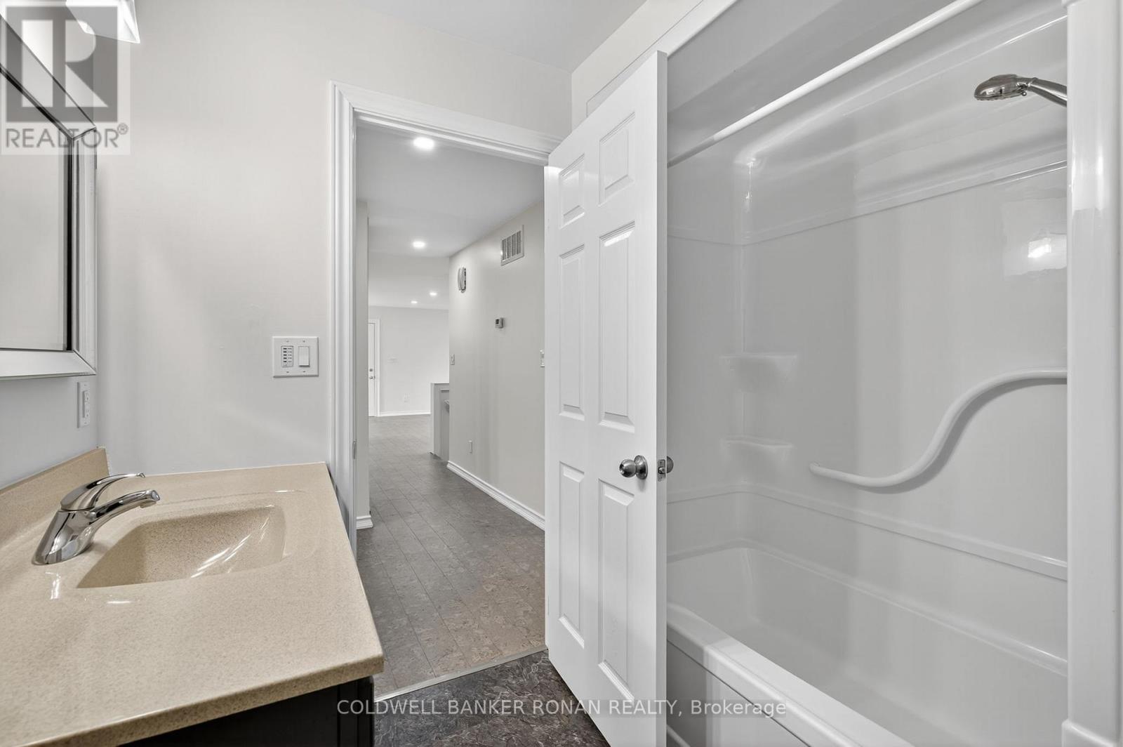 118 Queen Street, Bradford West Gwillimbury (Bradford), Ontario  L3Z 1L3 - Photo 22 - N12981538