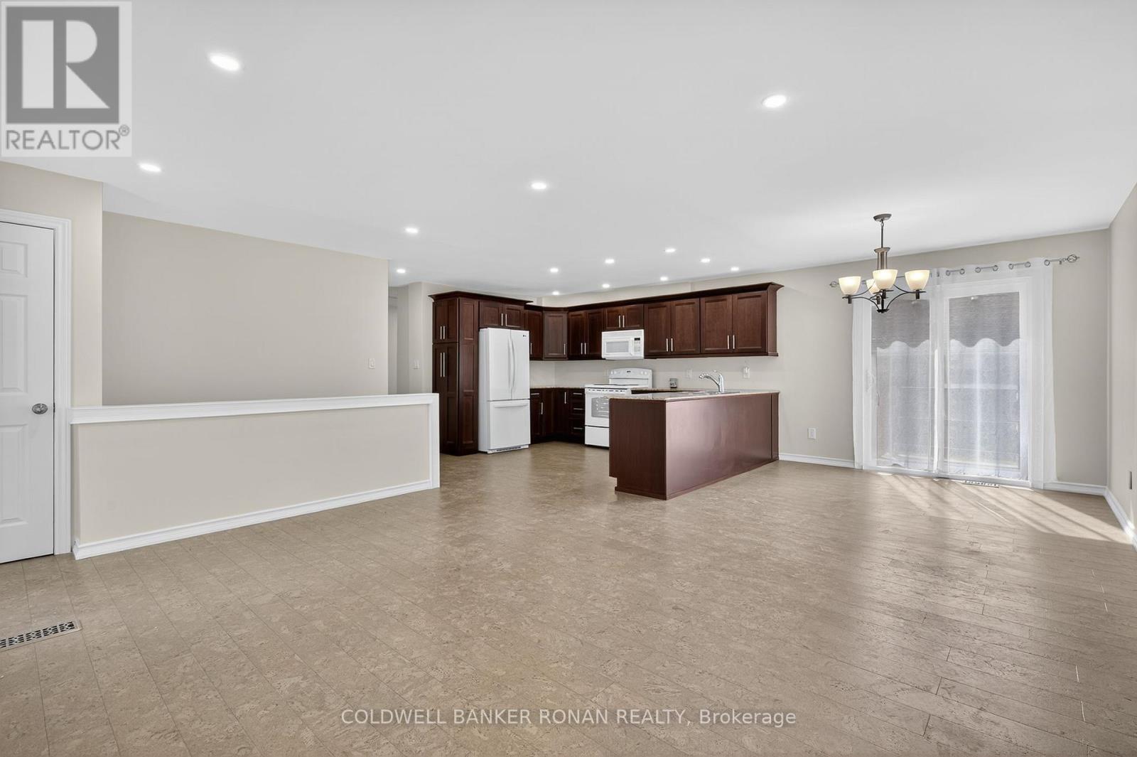 118 Queen Street, Bradford West Gwillimbury (Bradford), Ontario  L3Z 1L3 - Photo 5 - N12981538