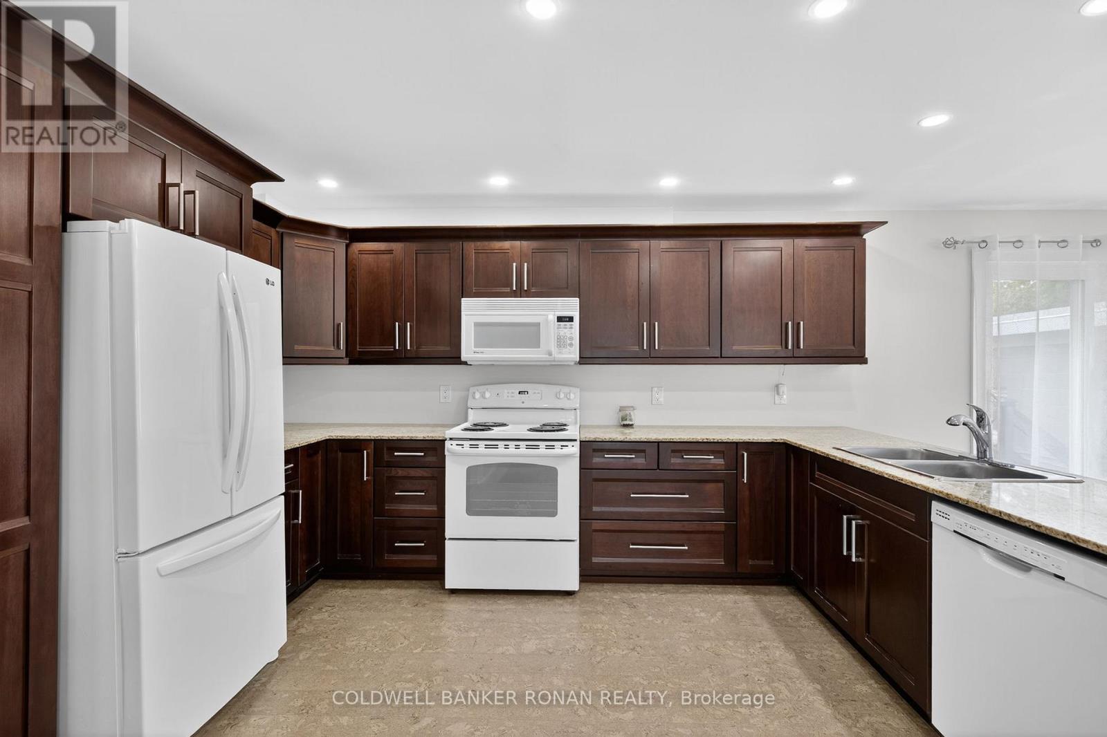 118 Queen Street, Bradford West Gwillimbury (Bradford), Ontario  L3Z 1L3 - Photo 9 - N12981538